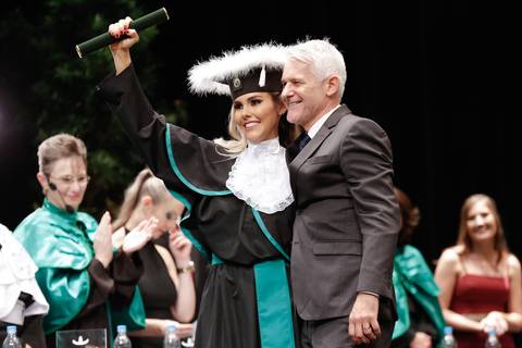 formatura-formanda-formando-meformei-medicina-futura-medica-ufrgs-universidade-federal-rio-grande-do-sul-federal-gaucha-porto-alegre-foto-fotos-fotografo-profissional-colação-de-grau-prova-de-togas-salao-de-atos-fabio-martins-foto-equipe-proffisional'