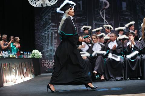 formatura-formanda-formando-meformei-medicina-futura-medica-ufrgs-universidade-federal-rio-grande-do-sul-federal-gaucha-porto-alegre-foto-fotos-fotografo-profissional-colação-de-grau-prova-de-togas-salao-de-atos-fabio-martins-foto-equipe-proffisional'