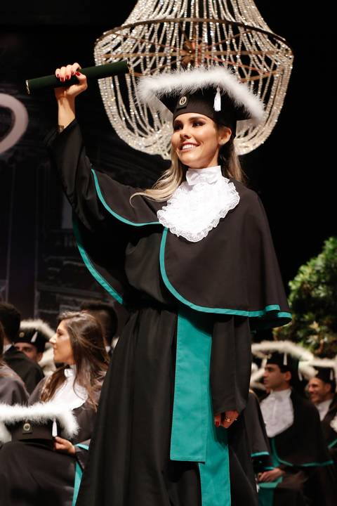 formatura-formanda-formando-meformei-medicina-futura-medica-ufrgs-universidade-federal-rio-grande-do-sul-federal-gaucha-porto-alegre-foto-fotos-fotografo-profissional-colação-de-grau-prova-de-togas-salao-de-atos-fabio-martins-foto-equipe-proffisional'