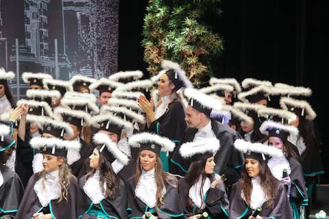 formatura-formanda-formando-meformei-medicina-futura-medica-ufrgs-universidade-federal-rio-grande-do-sul-federal-gaucha-porto-alegre-foto-fotos-fotografo-profissional-colação-de-grau-prova-de-togas-salao-de-atos-fabio-martins-foto-equipe-proffisional'