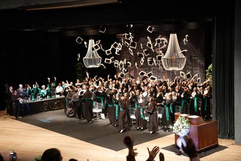 formatura-formanda-formando-meformei-medicina-futura-medica-ufrgs-universidade-federal-rio-grande-do-sul-federal-gaucha-porto-alegre-foto-fotos-fotografo-profissional-colação-de-grau-prova-de-togas-salao-de-atos-fabio-martins-foto-equipe-proffisional'