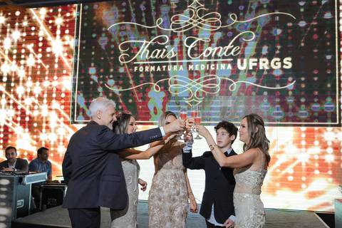 formatura-formanda-formando-meformei-medicina-futura-medica-ufrgs-universidade-federal-rio-grande-do-sul-federal-gaucha-porto-alegre-foto-fotos-fotografo-profissional-colação-de-grau-prova-de-togas-salao-de-atos-fabio-martins-foto-equipe-proffisional'