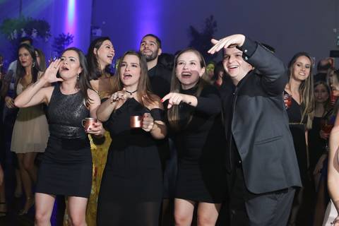 formatura-formanda-formando-meformei-medicina-futura-medica-ufrgs-universidade-federal-rio-grande-do-sul-federal-gaucha-porto-alegre-foto-fotos-fotografo-profissional-colação-de-grau-prova-de-togas-salao-de-atos-fabio-martins-foto-equipe-proffisional'