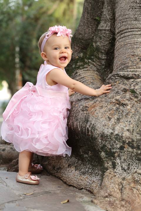 ensaio-externo-infantil-1-ano-acompanhamento-book-foto-fotos-fotografia-ensaio-menina-bebe-baby-nenê-ensaio-book-shoot-shooting-fabio-martins-fotografo-profissional-smash-the-cake-em-estudio-bolo-rosa-cenario-fabio-martins-foto-equipe'