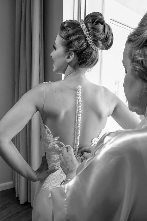 fotos-de-casamento-fotos-noiva-making-of-porto-alegre-casal-noiva-noivo-fotos-fotografia-fotógrafo-porto-alegre-wedding-porto-alegre-fotografo-profissional-vestido-de-noiva-penteado-noiva-casamento'