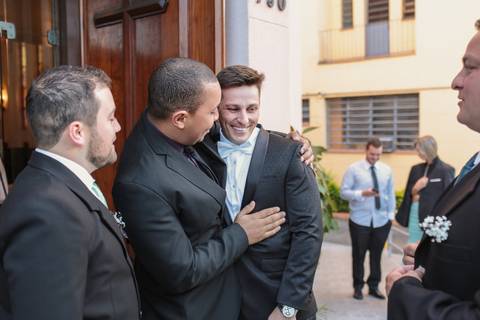 fotos-de-casamento-fotos-noiva-making-of-porto-alegre-casal-noiva-noivo-fotos-fotografia-fotógrafo-porto-alegre-wedding-porto-alegre-fotografo-profissional-vestido-de-noiva-penteado-noiva-casamento-making-of-noivo'