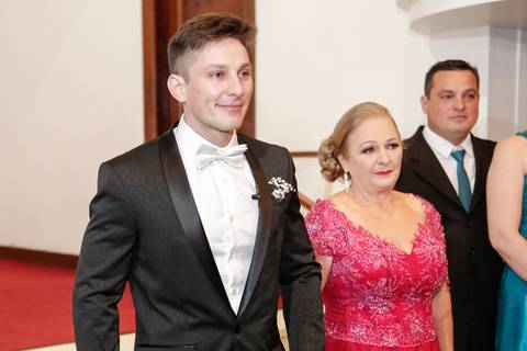 fotos-de-casamento-fotos-noiva-making-of-porto-alegre-casal-noiva-noivo-fotos-fotografia-fotógrafo-porto-alegre-wedding-porto-alegre-fotografo-profissional-vestido-de-noiva-penteado-noiva-casamento-chegada-noiva-na-igreja-decimonia-de-casamento'