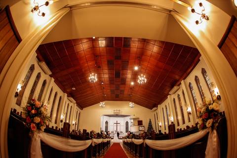 fotos-de-casamento-fotos-noiva-making-of-porto-alegre-casal-noiva-noivo-fotos-fotografia-fotógrafo-porto-alegre-wedding-porto-alegre-fotografo-profissional-vestido-de-noiva-penteado-noiva-casamento-chegada-noiva-na-igreja-decimonia-de-casamento'