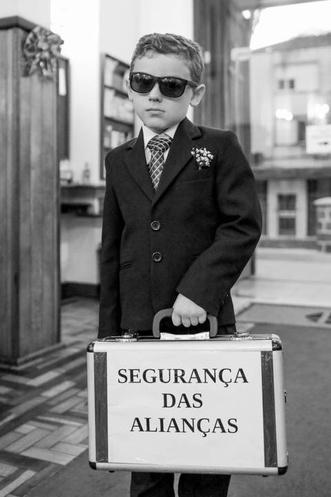 fotos-de-casamento-fotos-noiva-making-of-porto-alegre-casal-noiva-noivo-fotos-fotografia-fotógrafo-porto-alegre-wedding-porto-alegre-fotografo-profissional-vestido-de-noiva-penteado-noiva-casamento-chegada-noiva-na-igreja-decimonia-de-casamento'