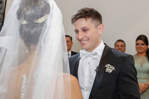 fotos-de-casamento-fotos-noiva-making-of-porto-alegre-casal-noiva-noivo-fotos-fotografia-fotógrafo-porto-alegre-wedding-porto-alegre-fotografo-profissional-vestido-de-noiva-penteado-noiva-casamento-chegada-noiva-na-igreja-decimonia-de-casamento'