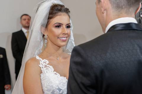 fotos-de-casamento-fotos-noiva-making-of-porto-alegre-casal-noiva-noivo-fotos-fotografia-fotógrafo-porto-alegre-wedding-porto-alegre-fotografo-profissional-vestido-de-noiva-penteado-noiva-casamento-chegada-noiva-na-igreja-decimonia-de-casamento'