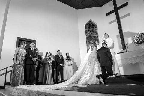 fotos-de-casamento-fotos-noiva-making-of-porto-alegre-casal-noiva-noivo-fotos-fotografia-fotógrafo-porto-alegre-wedding-porto-alegre-fotografo-profissional-vestido-de-noiva-penteado-noiva-casamento-chegada-noiva-na-igreja-decimonia-de-casamento'