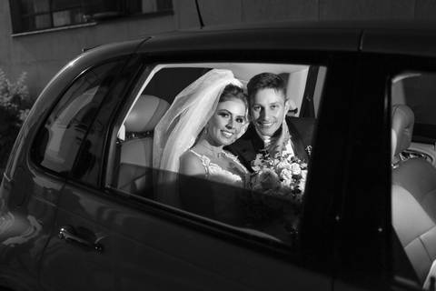 fotos-de-casamento-fotos-noiva-making-of-porto-alegre-casal-noiva-noivo-fotos-fotografia-fotógrafo-porto-alegre-wedding-porto-alegre-fotografo-profissional-vestido-de-noiva-penteado-noiva-casamento-chegada-noiva-na-igreja-decimonia-de-casamento'