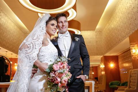 fotos-de-casamento-fotos-noiva-making-of-porto-alegre-casal-noiva-noivo-fotos-fotografia-fotógrafo-porto-alegre-wedding-porto-alegre-fotografo-profissional-vestido-de-noiva-penteado-noiva-casamento-chegada-noiva-na-igreja-decimonia-de-casamento'