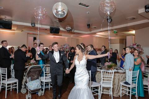 fotos-de-casamento-fotos-noiva-making-of-porto-alegre-casal-noiva-noivo-fotos-fotografia-fotógrafo-porto-alegre-wedding-porto-alegre-fotografo-profissional-vestido-de-noiva-penteado-noiva-recepção-festa-de-casamento-comemoração-casal-noivos'