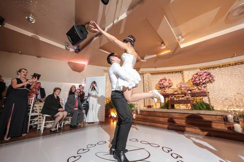 fotos-de-casamento-fotos-noiva-making-of-porto-alegre-casal-noiva-noivo-fotos-fotografia-fotógrafo-porto-alegre-wedding-porto-alegre-fotografo-profissional-vestido-de-noiva-penteado-noiva-recepção-festa-de-casamento-comemoração-casal-noivos-dança-noivos'