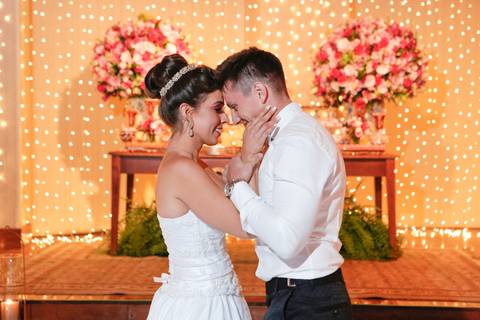 fotos-de-casamento-fotos-noiva-making-of-porto-alegre-casal-noiva-noivo-fotos-fotografia-fotógrafo-porto-alegre-wedding-porto-alegre-fotografo-profissional-vestido-de-noiva-penteado-noiva-recepção-festa-de-casamento-comemoração-casal-noivos-dança-noivos'