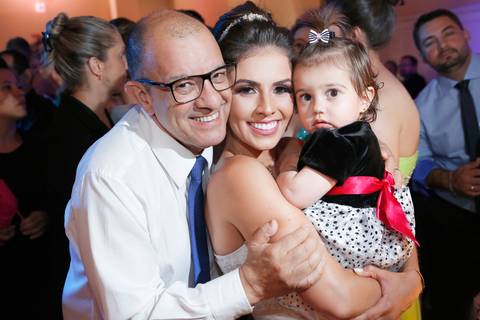 fotos-de-casamento-fotos-noiva-making-of-porto-alegre-casal-noiva-noivo-fotos-fotografia-fotógrafo-porto-alegre-wedding-porto-alegre-fotografo-profissional-vestido-de-noiva-penteado-noiva-recepção-festa-de-casamento-comemoração-casal-noivos-dança-noivos'