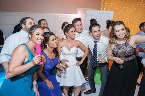 fotos-de-casamento-fotos-noiva-making-of-porto-alegre-casal-noiva-noivo-fotos-fotografia-fotógrafo-porto-alegre-wedding-porto-alegre-fotografo-profissional-vestido-de-noiva-penteado-noiva-recepção-festa-de-casamento-comemoração-casal-noivos-dança-noivos'