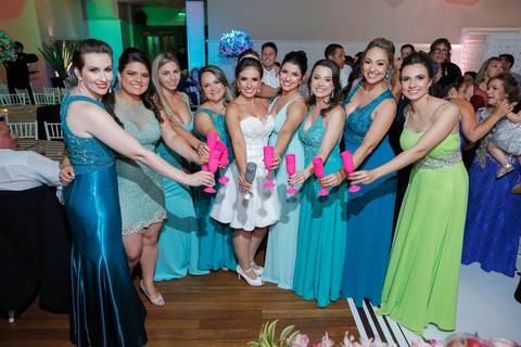 fotos-de-casamento-fotos-noiva-making-of-porto-alegre-casal-noiva-noivo-fotos-fotografia-fotógrafo-porto-alegre-wedding-porto-alegre-fotografo-profissional-vestido-de-noiva-penteado-noiva-recepção-festa-de-casamento-comemoração-casal-noivos-dança-noivos'