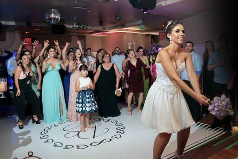 fotos-de-casamento-fotos-noiva-making-of-porto-alegre-casal-noiva-noivo-fotos-fotografia-fotógrafo-porto-alegre-wedding-porto-alegre-fotografo-profissional-vestido-de-noiva-penteado-noiva-recepção-festa-de-casamento-comemoração-casal-noivos-dança-noivos'