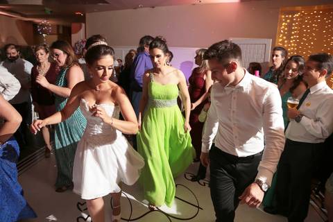 fotos-de-casamento-fotos-noiva-making-of-porto-alegre-casal-noiva-noivo-fotos-fotografia-fotógrafo-porto-alegre-wedding-porto-alegre-fotografo-profissional-vestido-de-noiva-penteado-noiva-recepção-festa-de-casamento-comemoração-casal-noivos-dança-noivos'