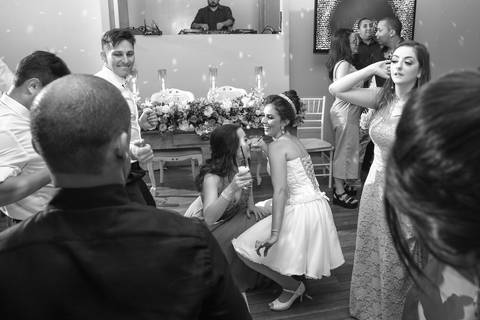 fotos-de-casamento-fotos-noiva-making-of-porto-alegre-casal-noiva-noivo-fotos-fotografia-fotógrafo-porto-alegre-wedding-porto-alegre-fotografo-profissional-vestido-de-noiva-penteado-noiva-recepção-festa-de-casamento-comemoração-casal-noivos-dança-noivos'