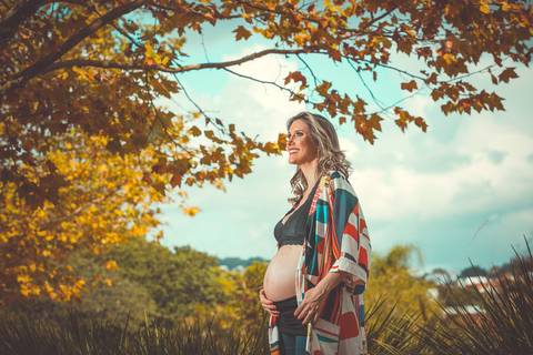 gravida-gravidez-gestacao-gravidos-gestante-gravidinha-maternidade-ensaiogravida-ensaiogestante-fotogestante-ensaio-gestante-externo-moderno-estudio-gravidivda-gestanteslindas-fotografo-fotografia-pgotographer-pregnant-porto-alegre-gravida-'