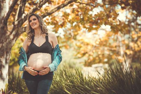 gravida-gravidez-gestacao-gravidos-gestante-gravidinha-maternidade-ensaiogravida-ensaiogestante-fotogestante-ensaio-gestante-externo-moderno-estudio-gravidivda-gestanteslindas-fotografo-fotografia-pgotographer-pregnant-porto-alegre-gravida-'