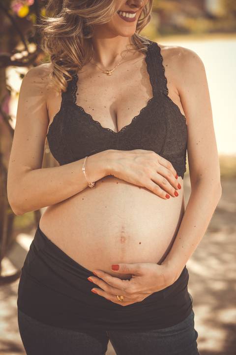 gravida-gravidez-gestacao-gravidos-gestante-gravidinha-maternidade-ensaiogravida-ensaiogestante-fotogestante-ensaio-gestante-externo-moderno-estudio-gravidivda-gestanteslindas-fotografo-fotografia-pgotographer-pregnant-porto-alegre-gravida-'
