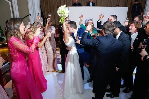 fotos-de-casamento-fotos-noiva-making-of-porto-alegre-casal-noiva-noivo-fotos-fotografia-fotógrafo-porto-alegre-wedding-porto-alegre-fotografo-profissional-vestido-de-noiva-penteado-noiva-casamento'