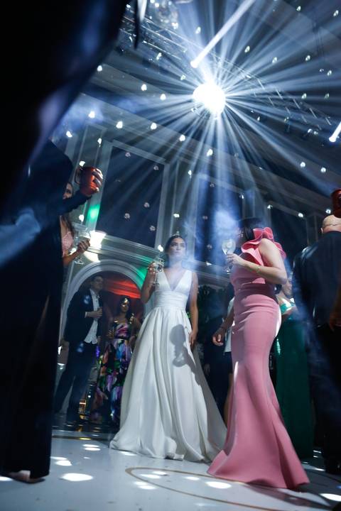 fotos-de-casamento-fotos-noiva-making-of-porto-alegre-casal-noiva-noivo-fotos-fotografia-fotógrafo-porto-alegre-wedding-porto-alegre-fotografo-profissional-vestido-de-noiva-penteado-noiva-casamento'