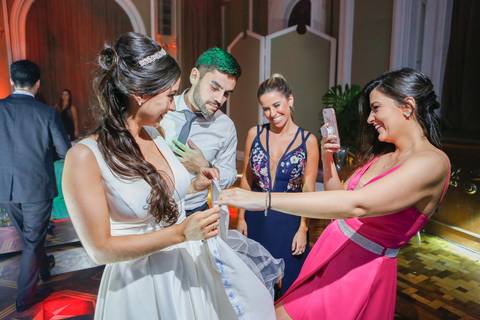 fotos-de-casamento-fotos-noiva-making-of-porto-alegre-casal-noiva-noivo-fotos-fotografia-fotógrafo-porto-alegre-wedding-porto-alegre-fotografo-profissional-vestido-de-noiva-penteado-noiva-casamento'