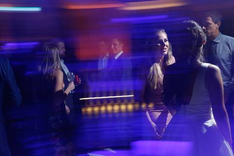 fotos-de-casamento-fotos-noiva-making-of-porto-alegre-casal-noiva-noivo-fotos-fotografia-fotógrafo-porto-alegre-wedding-porto-alegre-fotografo-profissional-vestido-de-noiva-penteado-noiva-casamento'