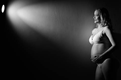 gravida-gravidez-gestacao-gravidos-gestante-gravidinha-maternidade-ensaiogravida-ensaiogestante-fotogestante-ensaio-gestante-externo-moderno-estudio-gravidivda-gestanteslindas-fotografo-fotografia-pgotographer-pregnant-porto-alegre-gravida-'