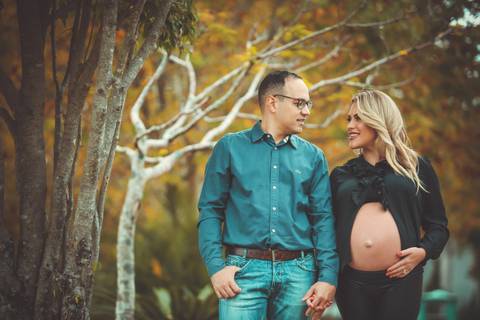 gravida-gravidez-gestacao-gravidos-gestante-gravidinha-maternidade-ensaiogravida-ensaiogestante-fotogestante-ensaio-gestante-externo-moderno-estudio-gravidivda-gestanteslindas-fotografo-fotografia-pgotographer-pregnant-porto-alegre-gravida-'