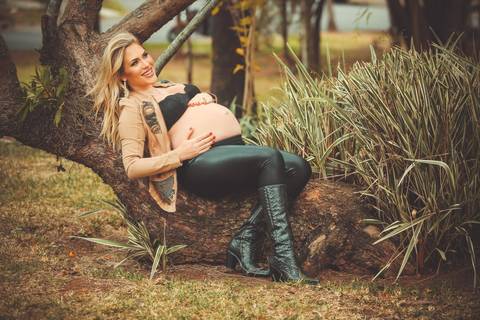 gravida-gravidez-gestacao-gravidos-gestante-gravidinha-maternidade-ensaiogravida-ensaiogestante-fotogestante-ensaio-gestante-externo-moderno-estudio-gravidivda-gestanteslindas-fotografo-fotografia-pgotographer-pregnant-porto-alegre-gravida-'