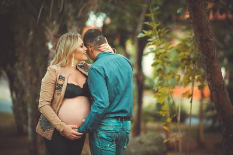 gravida-gravidez-gestacao-gravidos-gestante-gravidinha-maternidade-ensaiogravida-ensaiogestante-fotogestante-ensaio-gestante-externo-moderno-estudio-gravidivda-gestanteslindas-fotografo-fotografia-pgotographer-pregnant-porto-alegre-gravida-'