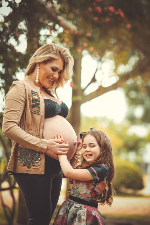 gravida-gravidez-gestacao-gravidos-gestante-gravidinha-maternidade-ensaiogravida-ensaiogestante-fotogestante-ensaio-gestante-externo-moderno-estudio-gravidivda-gestanteslindas-fotografo-fotografia-pgotographer-pregnant-porto-alegre-gravida-'