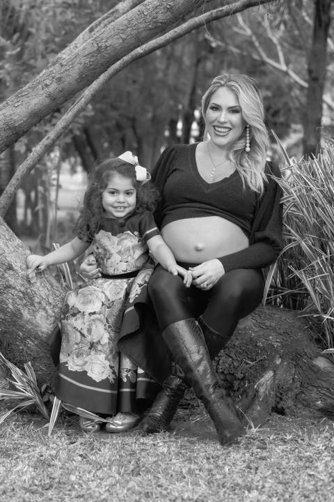 gravida-gravidez-gestacao-gravidos-gestante-gravidinha-maternidade-ensaiogravida-ensaiogestante-fotogestante-ensaio-gestante-externo-moderno-estudio-gravidivda-gestanteslindas-fotografo-fotografia-pgotographer-pregnant-porto-alegre-gravida-'