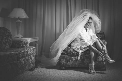 fotos-de-casamento-igreja-noiva-making-of-casal-noiva-noivo-fotografia-fotógrafo-porto-alegre-wedding-fotografo-profissional-vestido-de-noiva-penteado'