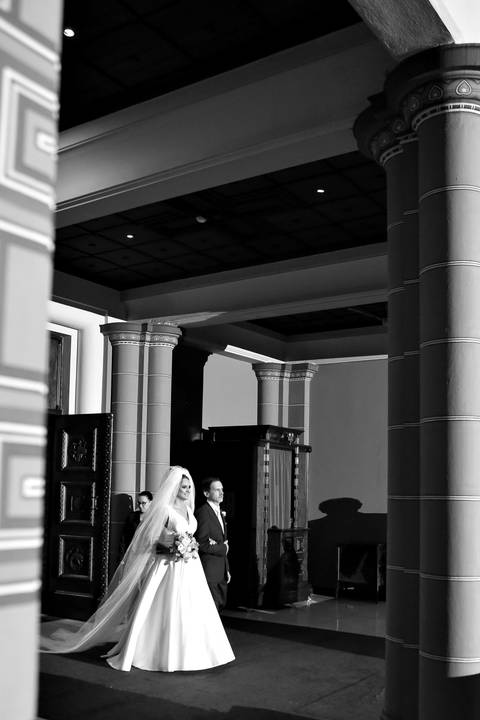 fotos-de-casamento-igreja-noiva-making-of-casal-noiva-noivo-fotografia-fotógrafo-porto-alegre-wedding-fotografo-profissional-vestido-de-noiva-penteado'