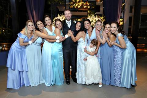 fotos-de-casamento-igreja-noiva-making-of-casal-noiva-noivo-fotografia-fotógrafo-porto-alegre-wedding-fotografo-profissional-vestido-de-noiva-penteado'