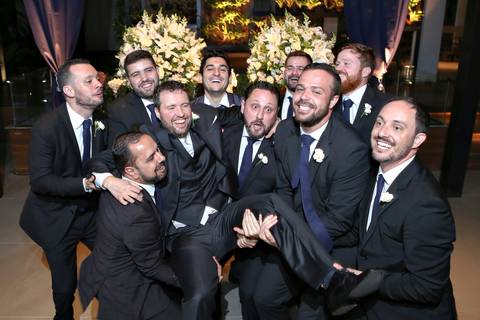 fotos-de-casamento-igreja-noiva-making-of-casal-noiva-noivo-fotografia-fotógrafo-porto-alegre-wedding-fotografo-profissional-vestido-de-noiva-penteado'