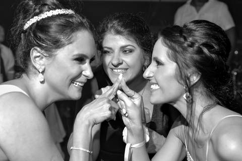 fotos-de-casamento-igreja-noiva-making-of-casal-noiva-noivo-fotografia-fotógrafo-porto-alegre-wedding-fotografo-profissional-vestido-de-noiva-penteado'