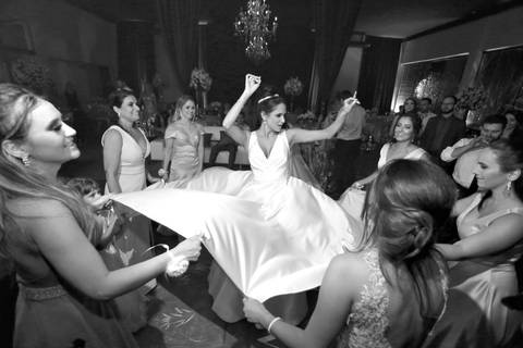 fotos-de-casamento-igreja-noiva-making-of-casal-noiva-noivo-fotografia-fotógrafo-porto-alegre-wedding-fotografo-profissional-vestido-de-noiva-penteado'