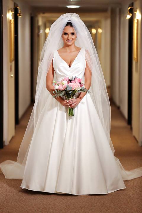 fotos-de-casamento-igreja-noiva-making-of-casal-noiva-noivo-fotografia-fotógrafo-porto-alegre-wedding-fotografo-profissional-vestido-de-noiva-penteado'