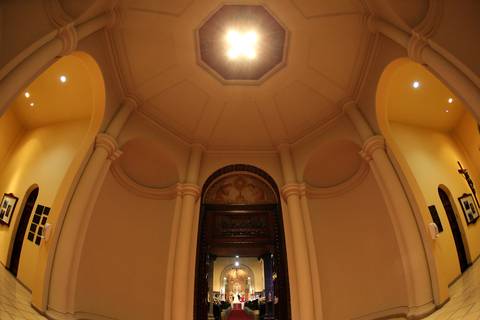 fotos-de-casamento-igreja-noiva-making-of-casal-noiva-noivo-fotografia-fotógrafo-porto-alegre-wedding-fotografo-profissional-vestido-de-noiva-penteado'