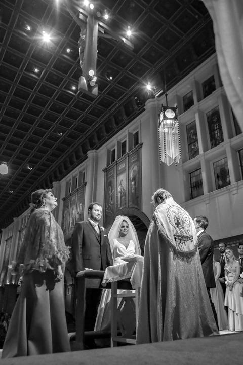 fotos-de-casamento-igreja-noiva-making-of-casal-noiva-noivo-fotografia-fotógrafo-porto-alegre-wedding-fotografo-profissional-vestido-de-noiva-penteado'