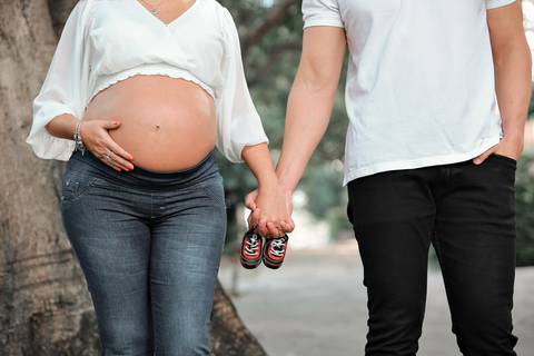 gravida-gravidez-gestacao-gravidos-gestante-gravidinha-maternidade-ensaiogravida-ensaiogestante-fotogestante-ensaio-gestante-externo-moderno-estudio-gravidivda-gestanteslindas-fotografo-fotografia-pgotographer-pregnant-porto-alegre-gravida-'